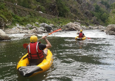 airyak kayak pays basque eaux vives faire du kayak gonflable en rivière